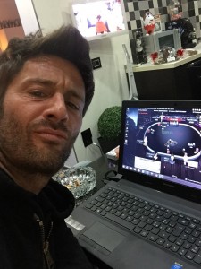 Filippo ci regala un selfie da casa, davanti alla nostra Lobby...