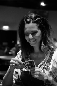 La bella Pamela Camassa oggi dovrà stare attenta a come gioca le sue carte