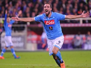 Napoli's forward Gonzalo Higuain celebrates after scoring the first goal of the Italian Serie A soccer match between ACF Fiorentina and SSC Napoli at Artemio Franchi Stadium in Florence, 9 November 2014. ANSA/ MAURIZIO DEGL'INNOCENTI